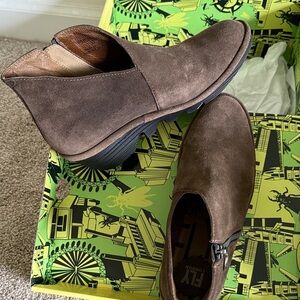 Fly London Chukka Boots in Brown Suede